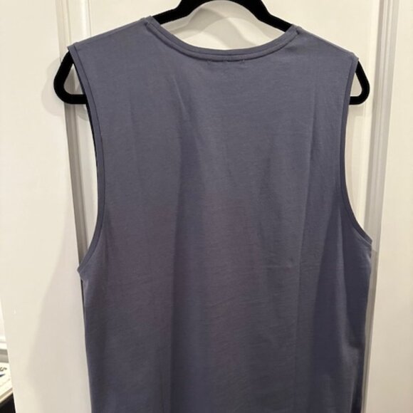 Top --new and never worn - Picture 5 of 7